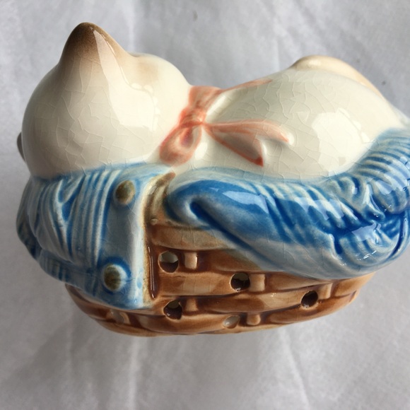 2/$20 Kitten Sleeping In A Basket Avon Collectible 1984 - Picture 2 of 8